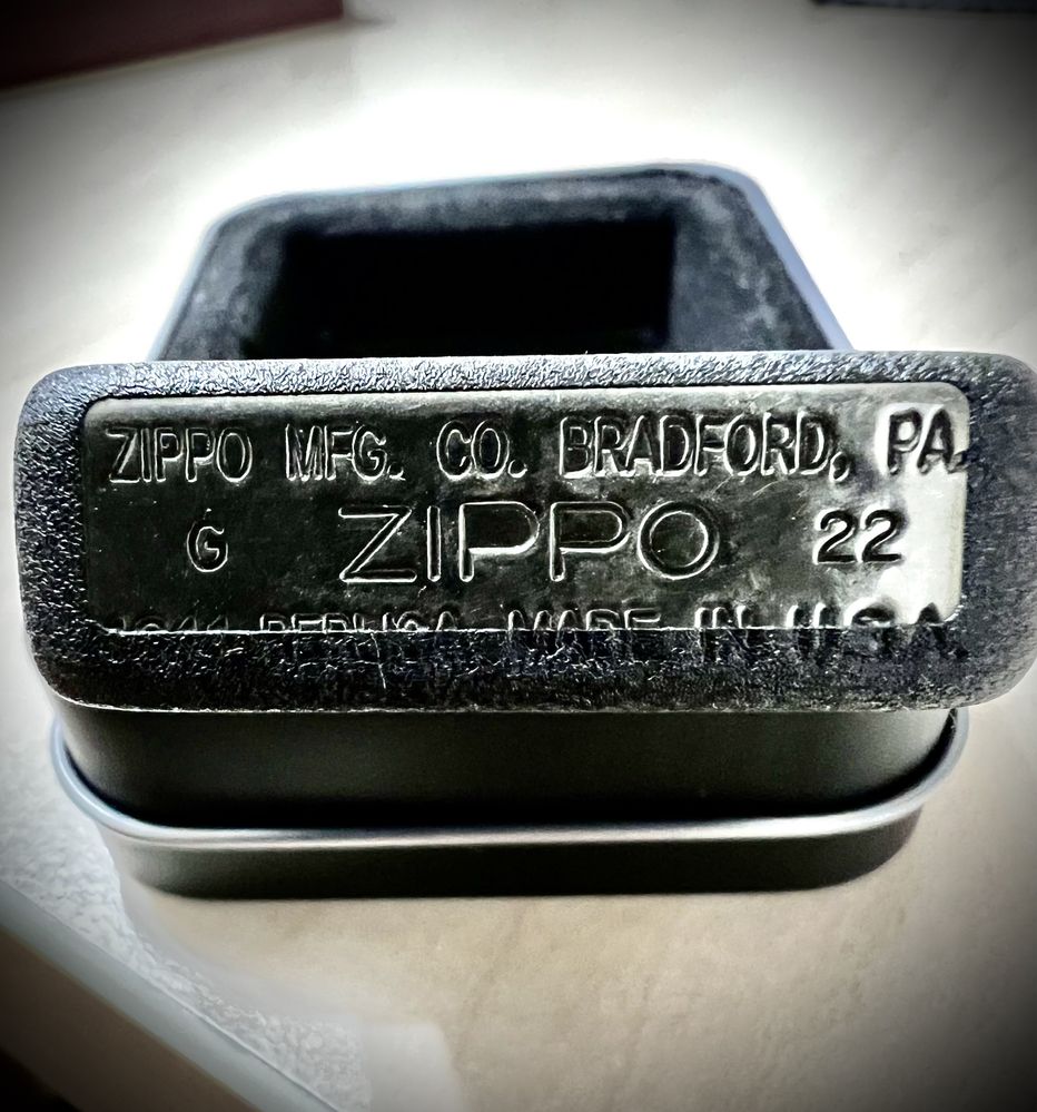 Zippo R1941 Black Crackle Davidoff