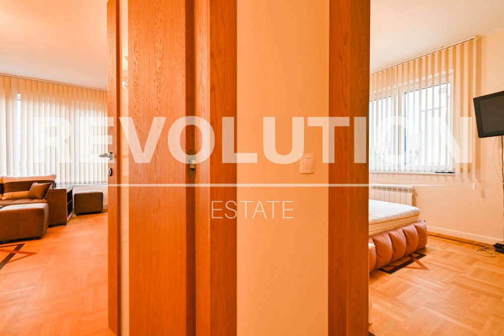 Дава се под наем Четиристаен апартамент в София, Изток - 180 кв.м за 1500 € - Снимка #10