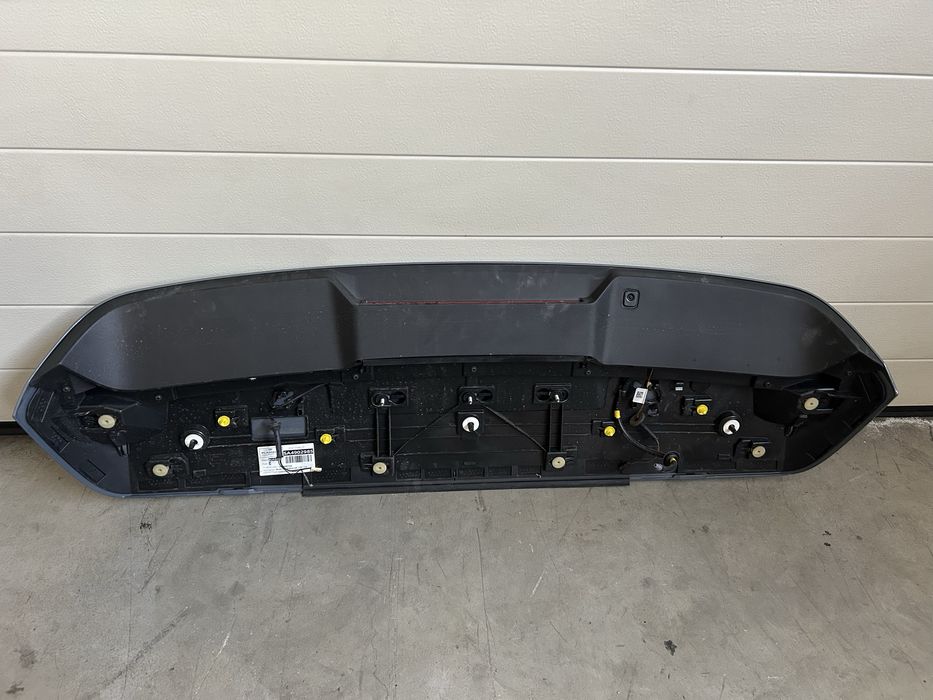 Volvo XC40 2023 - стъкло,крило,парктроник