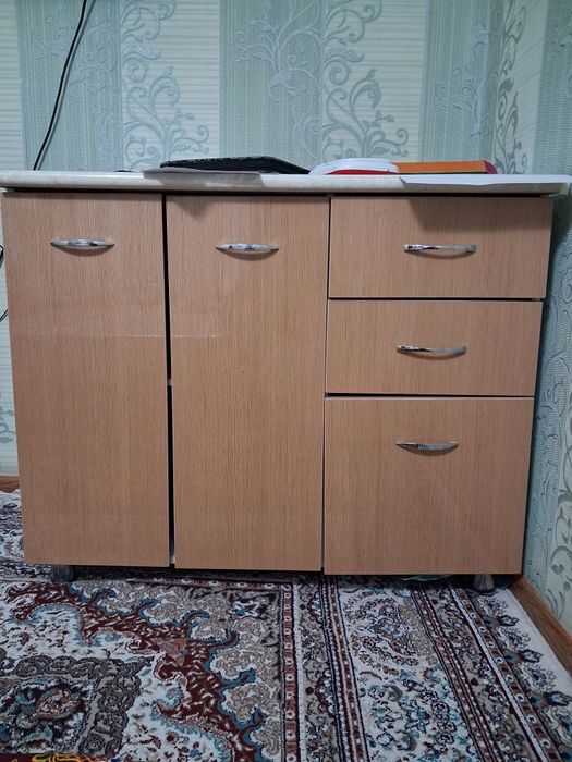 Кухонная мебел  сотилади.Холати яхши