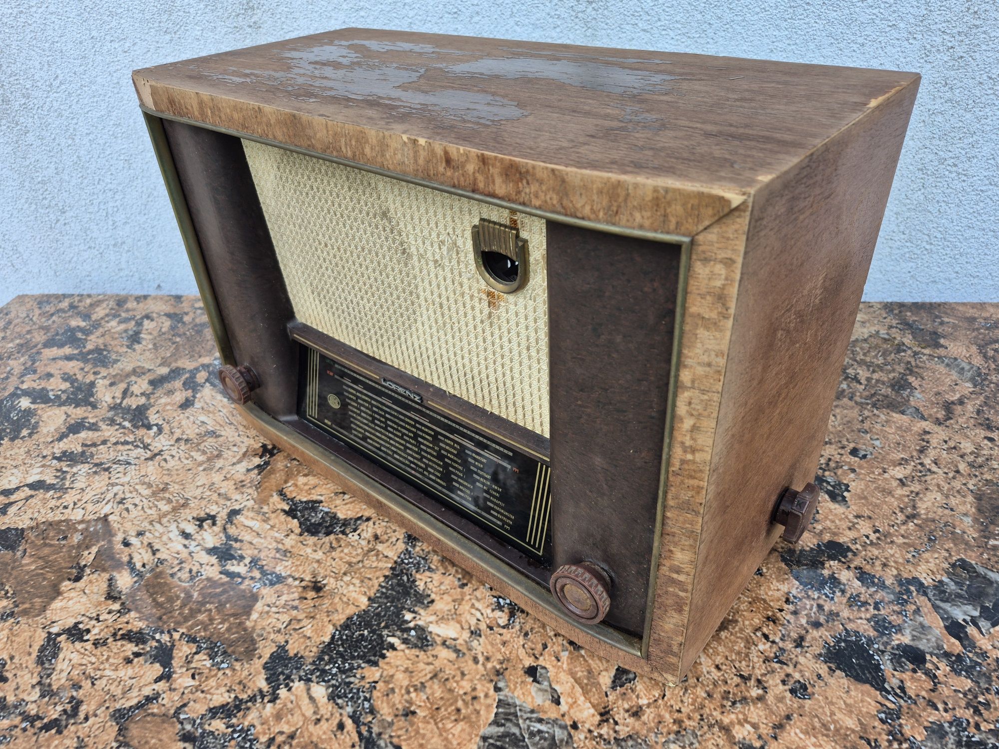 Radio cu lampi marca Lorenz 52 k made in Germany fabricat in 1951