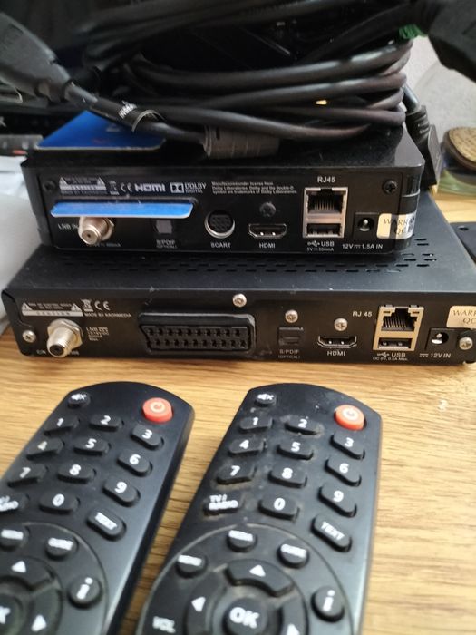 Antenă satelit cu 2 receivere Digi