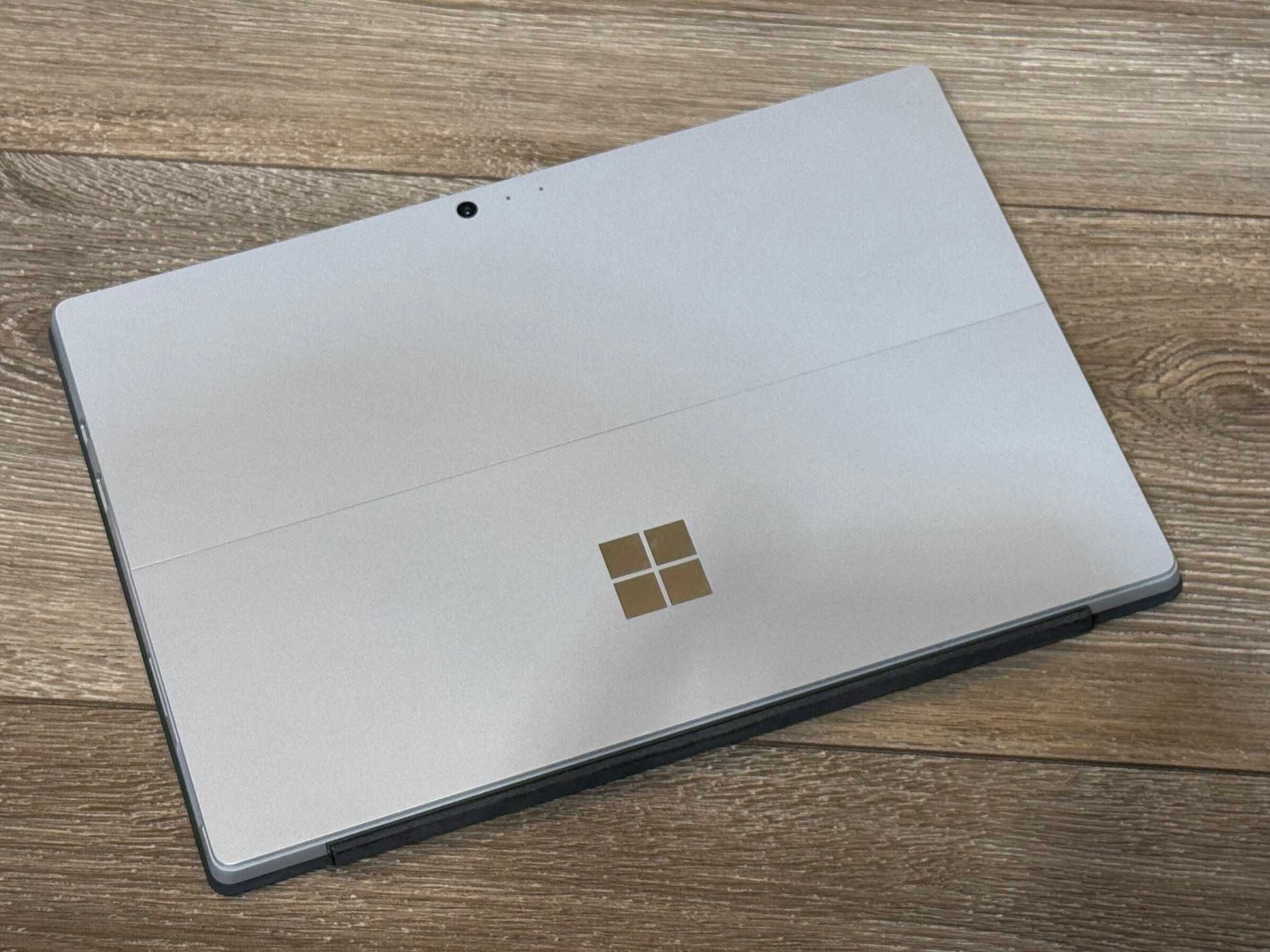 Microsoft Surface Pro 5 i5 7th/8RAM/256SSD