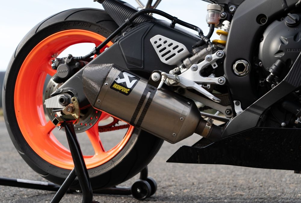 Yamaha R6 2008 – Sportiva care întoarce priviri!