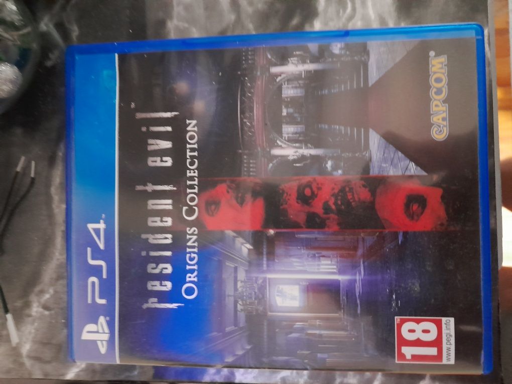 Playstation 4 slim  + 3 контролера,8 игри и зарядно за контролерите