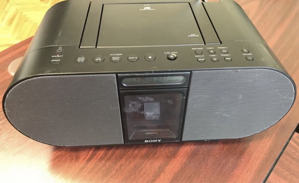 Sony ZS-S4iP original, cu radio&CD, stare buna.