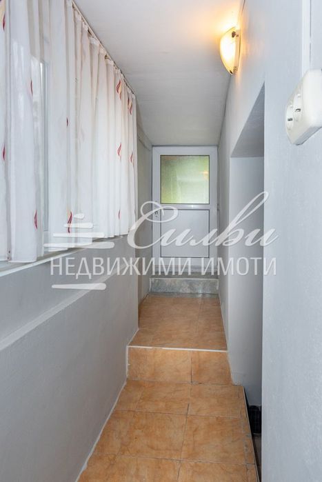 Тристаен ТУХЛЕН апартамент - кв.Тракия