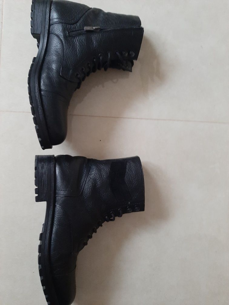 Bocanci Otter din piele nr 42
