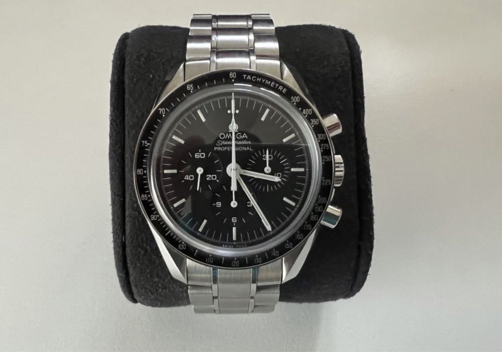 OMEGA speedmaster moonwatch