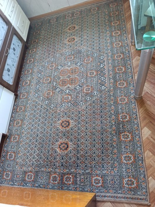 Продаю Палас,длина 247 см, ширина 146 см