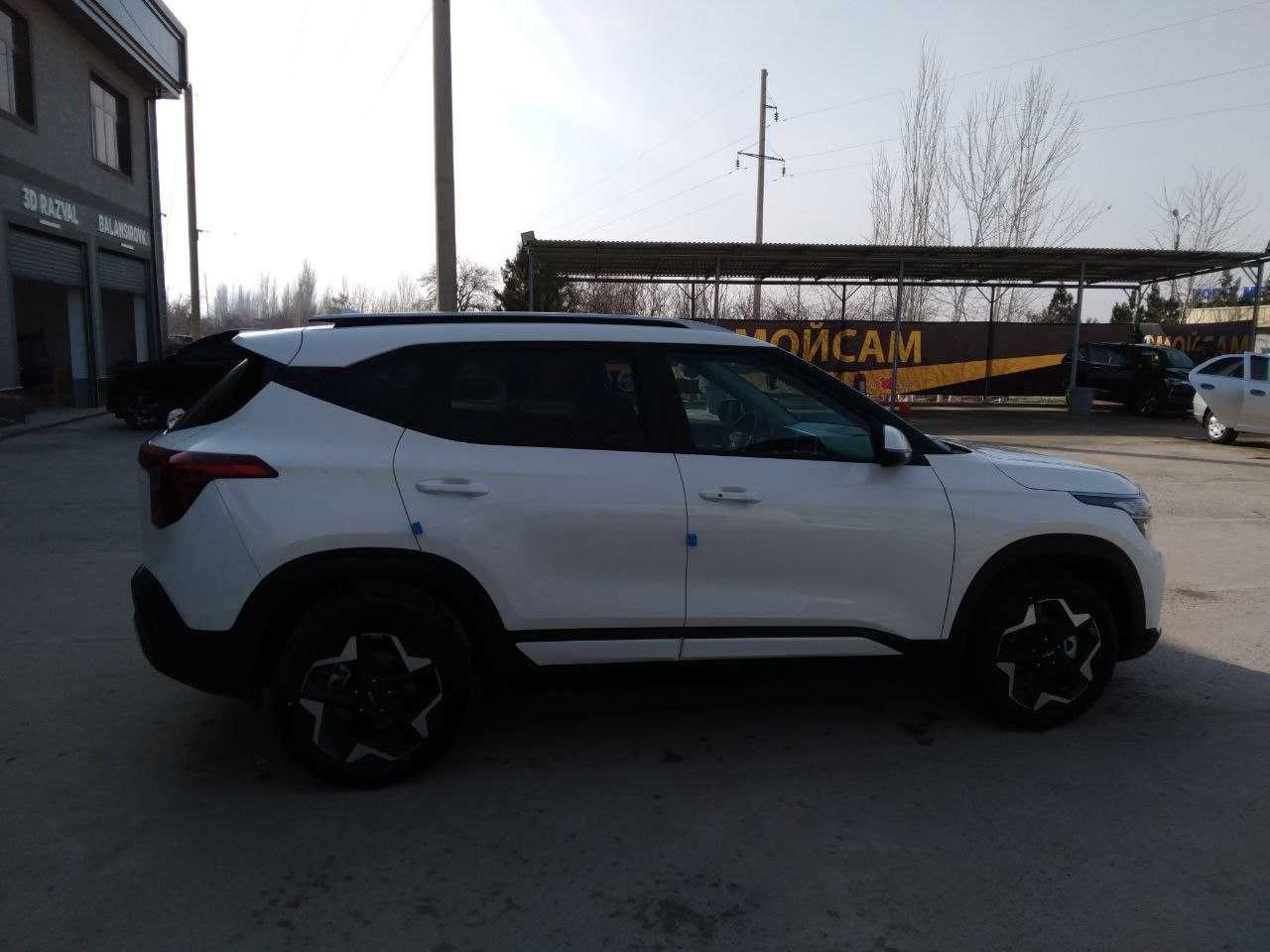 Kia seltos avtomobil