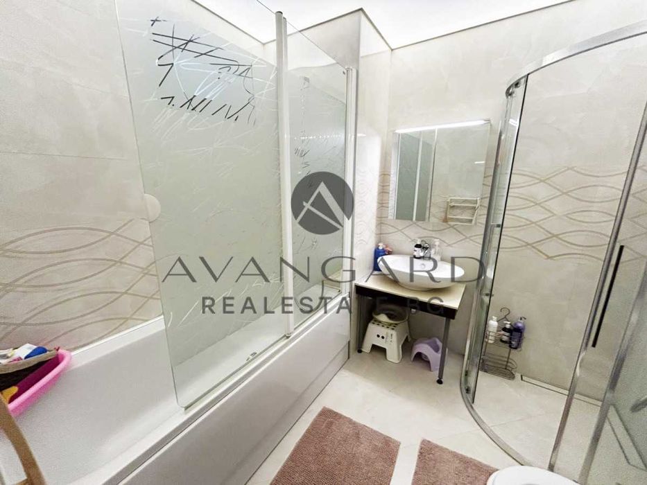 Продава се Тристаен апартамент в Пловдив, Кършияка - 145 кв.м за 2042 €/кв.м - Снимка #12