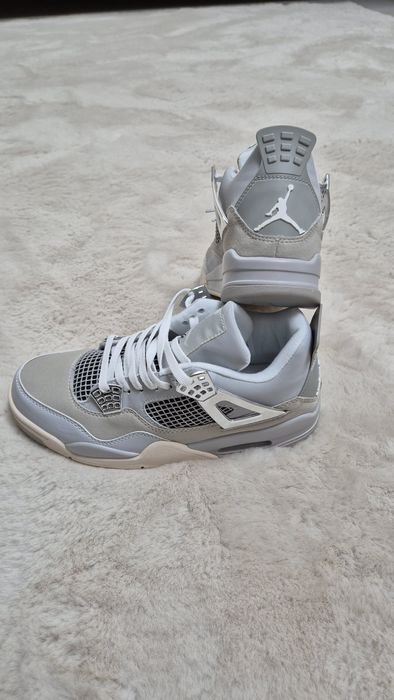 Jordan 4 Frozen Moment