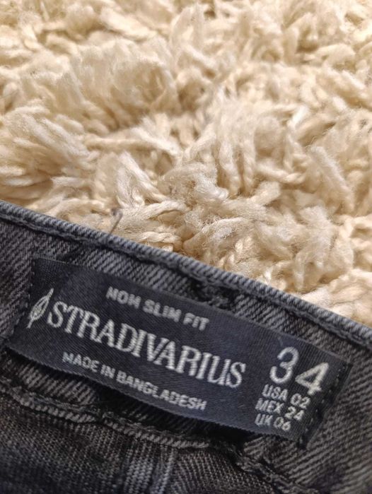 Blugi de fete Stradivarius