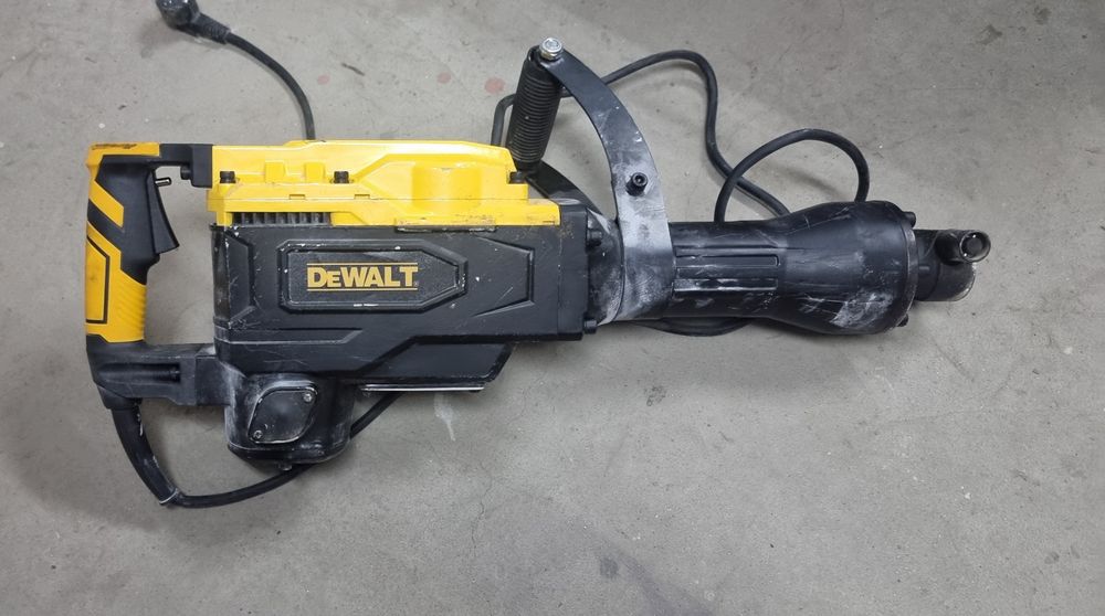 Професионален къртач Dewalt . 1800 W.