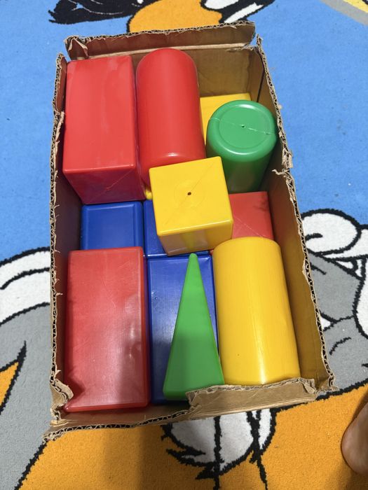 Продам детский пластмассовый  конструктор