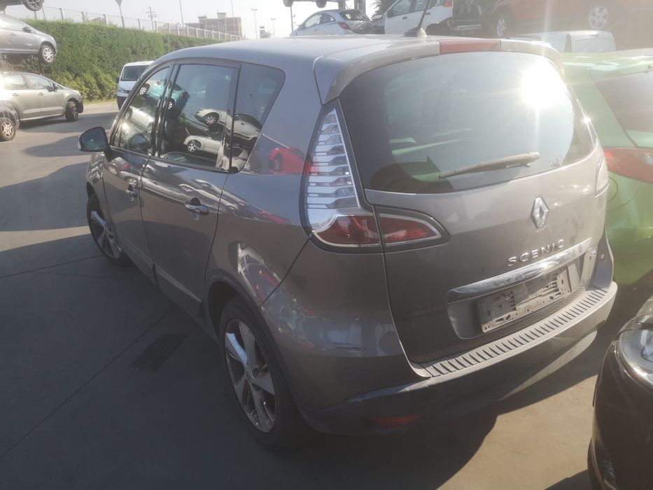 Dezmembrez Renault Scenic 1.5 dci