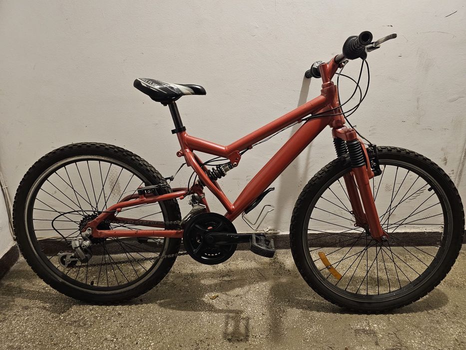 Bicicleta rosie cu viteze