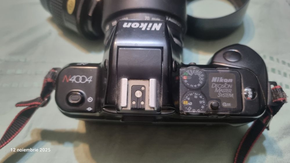 Aparat foto vintage Nikon N 4004, obiectiv foto Nikon