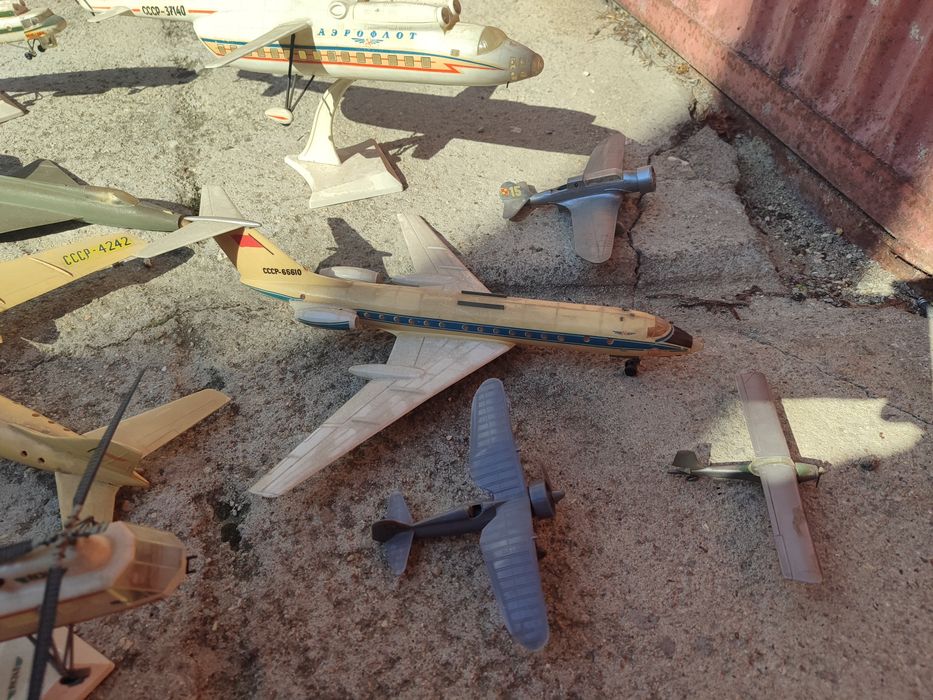 3 бр ретро детски игри и модели на самолети и хеликоптери