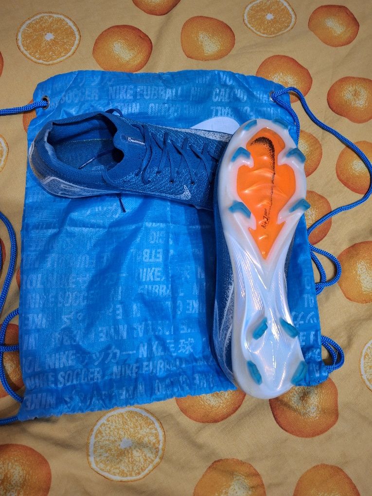 Nike mercurial..
