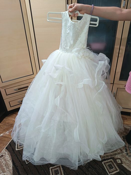 Белоснежное платье р128