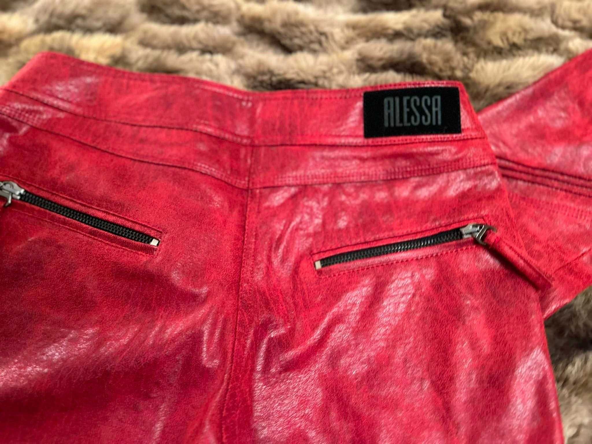 ALESSA Панталон в уникален червен цвят