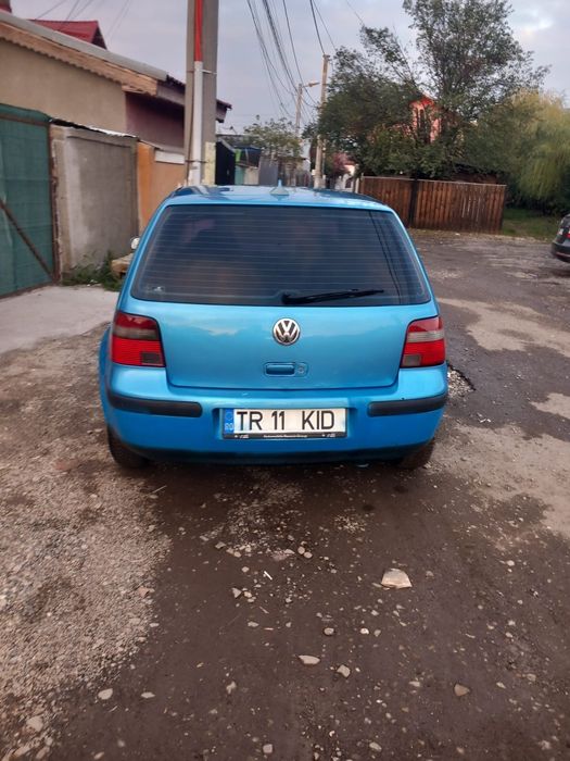 Vând golf 4 acte in regulă
