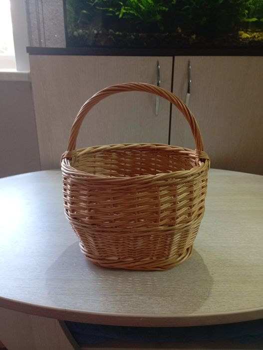 Продам вазы из лозы.