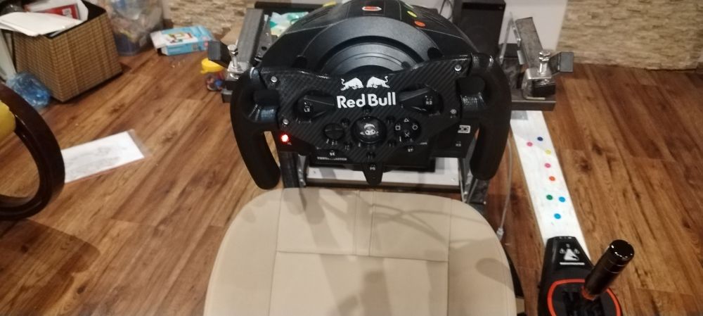 Thrustmaster t300 гаранция 4 години 2 волана - gt f1 волан sim
