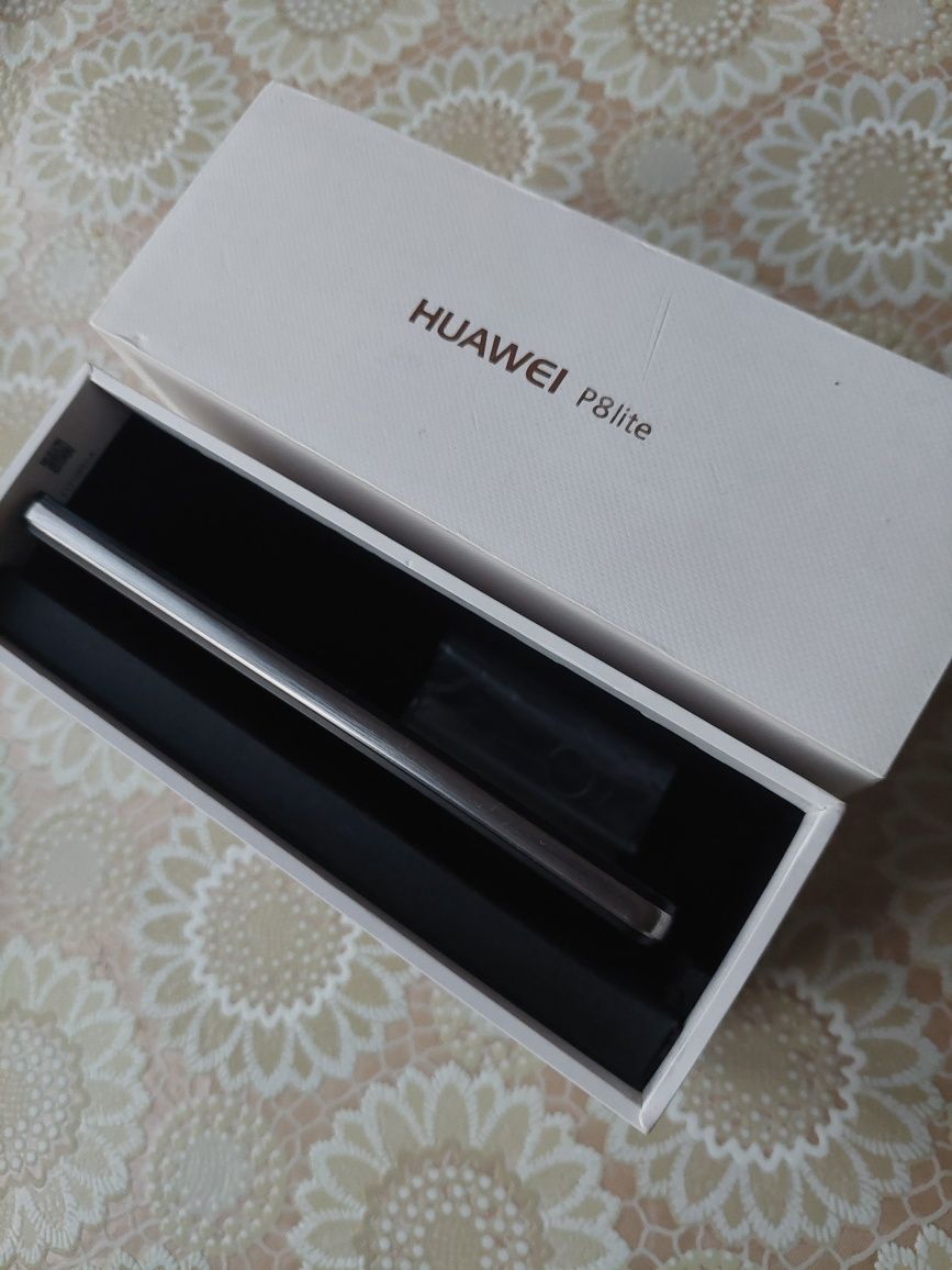 Безупречен, малко ползван "HUAWEI P8 lite" си търси собственик
