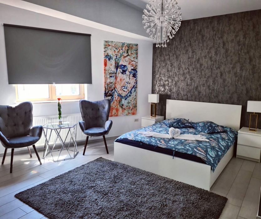 Garsoniera mamaia nord vis a vis Hotel Opera , White tower