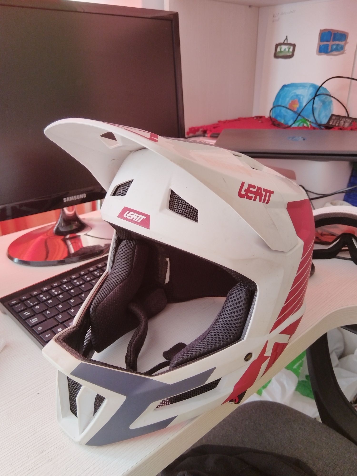 Casca Mtb Leatt 1.0 Gravity