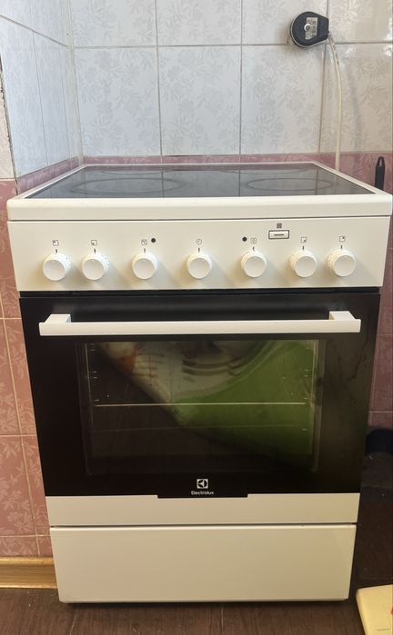 Электрическая плита Electrolux