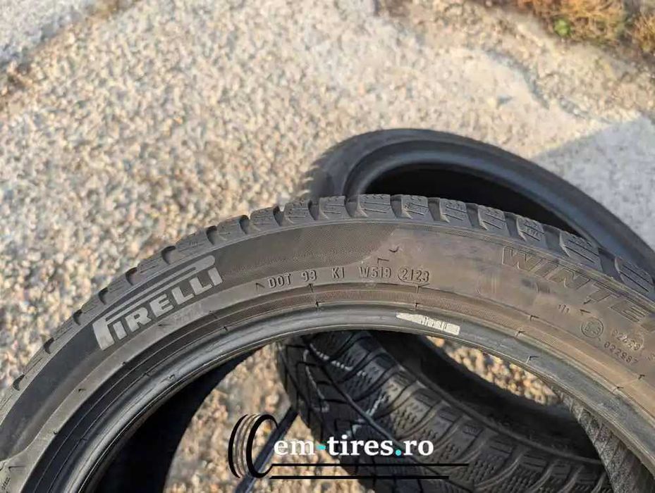 SET 2 Anvelope Iarna 225/45 R18 PIRELLI Sottozero 3 95V - Runflat