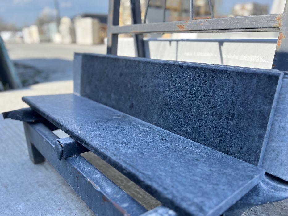 Trepte sau glafuri din granit antracit,finisaj leather,antiderapant