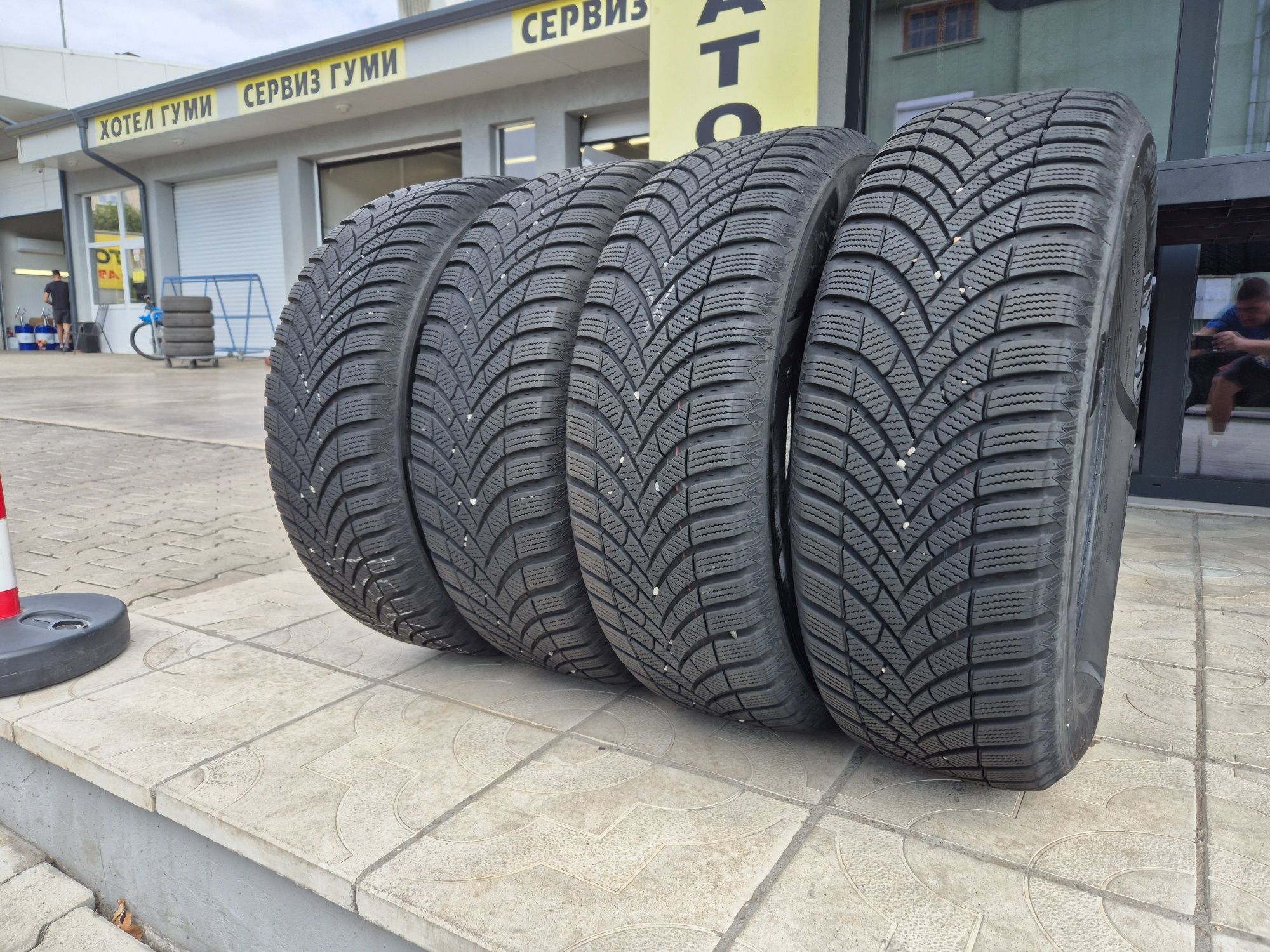 4бр.зимни гуми 215/65/16 98 H SEMPERIT