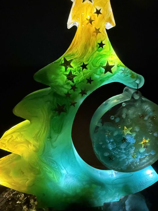 Ръчно изработена светеща коледна елха за декорация