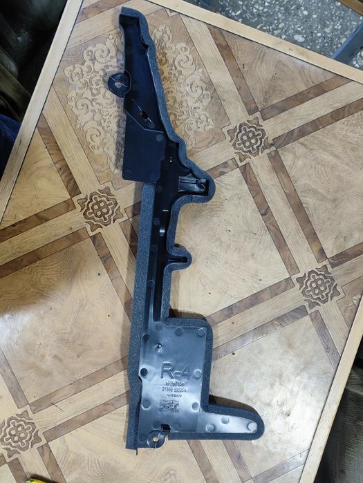 Дифузор радиатора правый