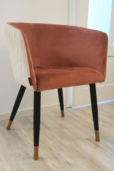 Scaun tapitat  roz alb /negru 76x55x57cm