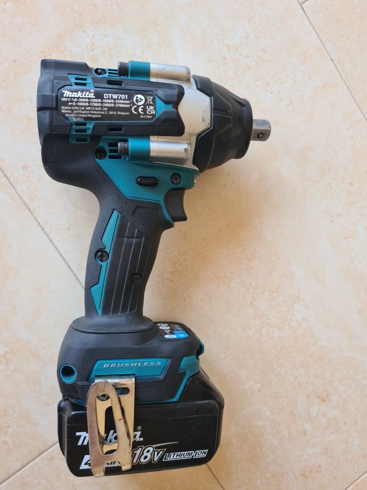 Makita DTW 701 - masina de insurubat cu impact