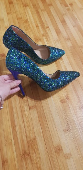 Pantofi stiletto