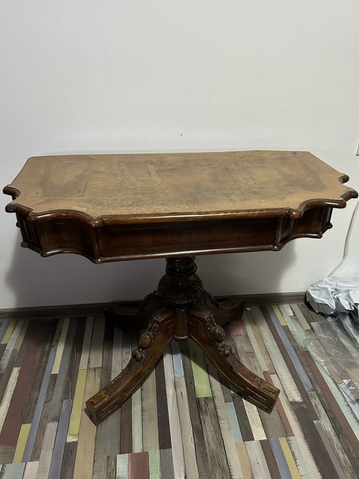 Masa veche pentru restaurat