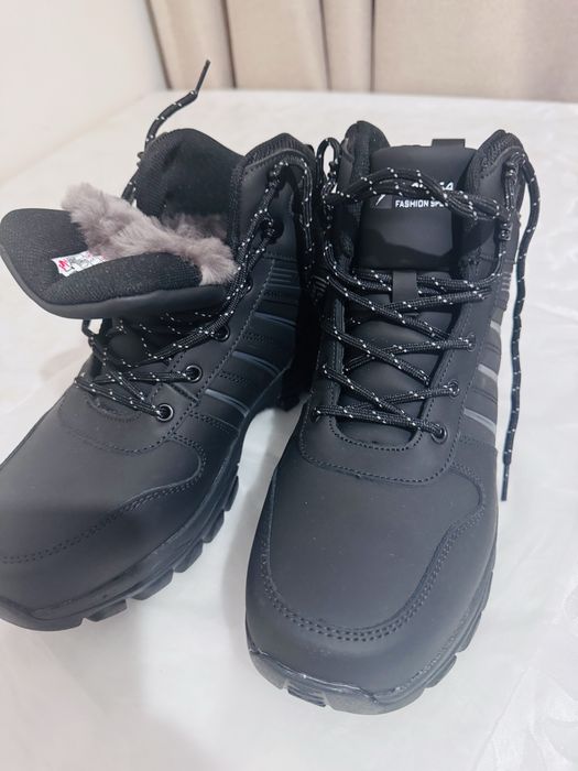 НОВЫЕ Ботинки KAJILA черный, натуральный мех