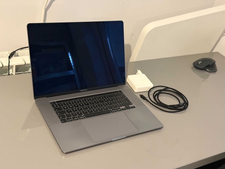 MacBook Pro 16" (2019) i9 / 16GB RAM - 1TB+8GB video – Stare Perfectă!