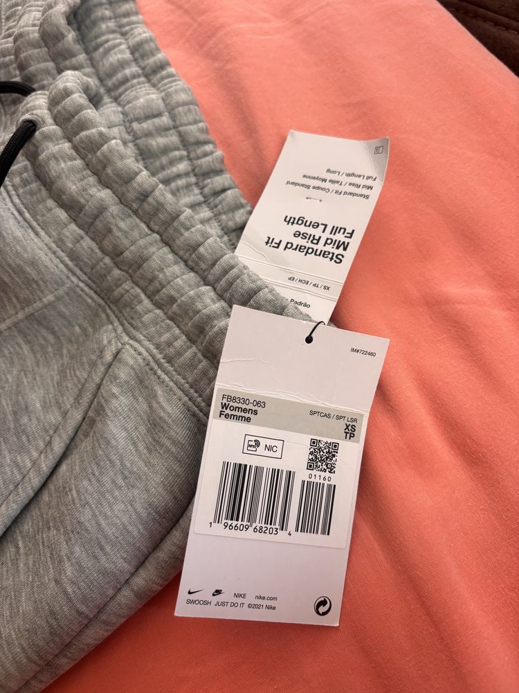 Nike Tech fleece сив дамски xs