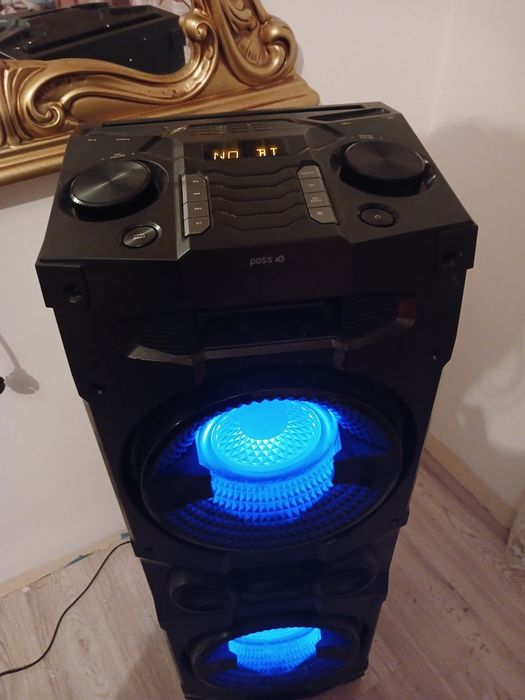Vând boxă mare, tip party, în stare foarte bună, cu lumini LED albastr