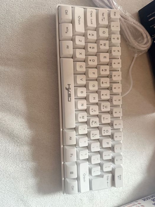 Геймърски слушалки и клавиятура