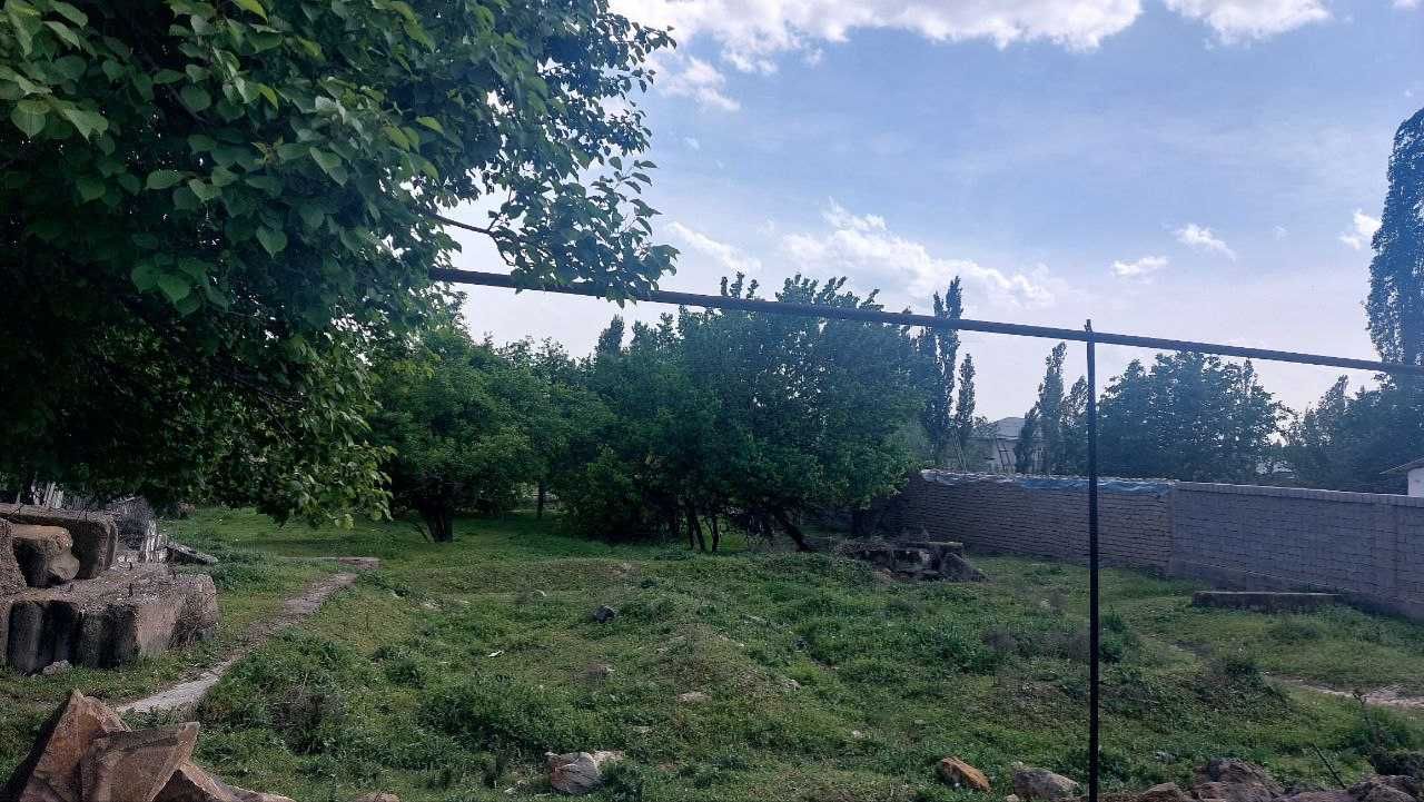 Тошкент вилояти Бука шахрида 8 сотихлик участка