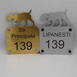 Placă Număr Casă cu Câine - Personalizabilă - ABS 1.3mm - 4 Finisaje